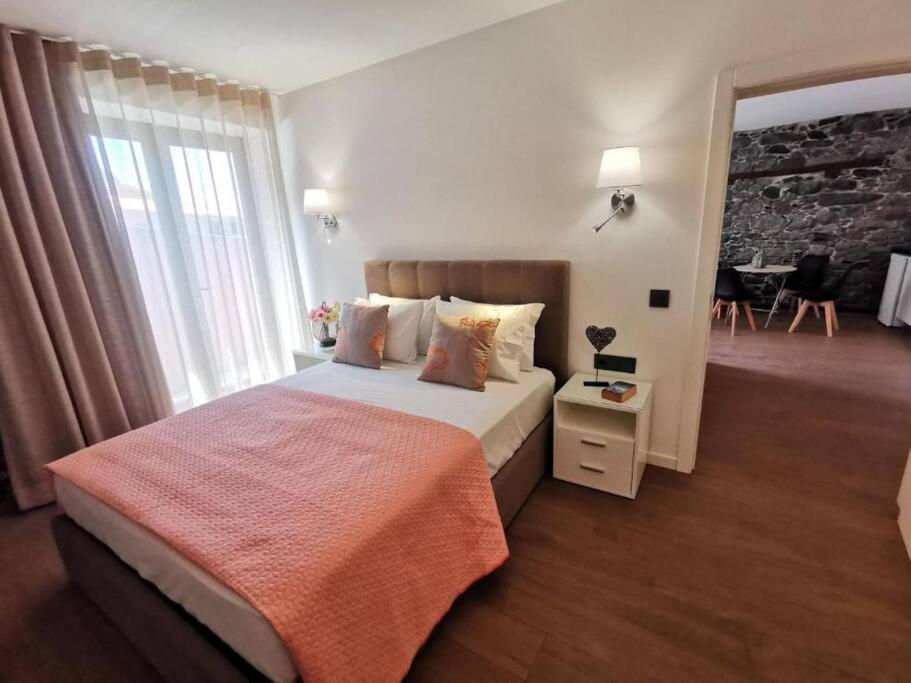 Chale Esmeralda - Charming Studios In Calheta Beach Bagian luar foto