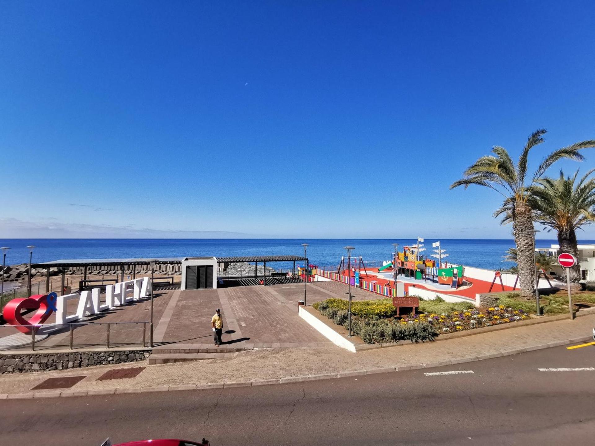 Chale Esmeralda - Charming Studios In Calheta Beach Bagian luar foto