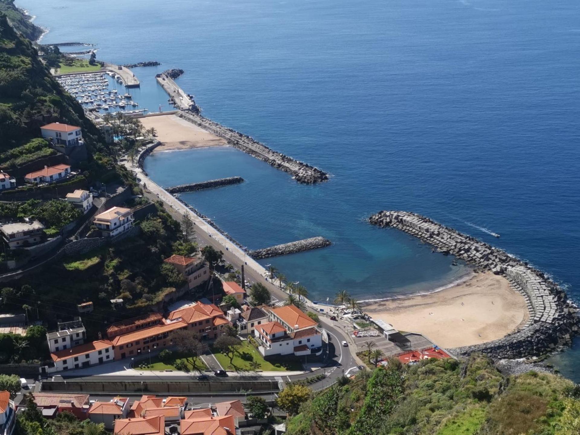 Chale Esmeralda - Charming Studios In Calheta Beach Bagian luar foto
