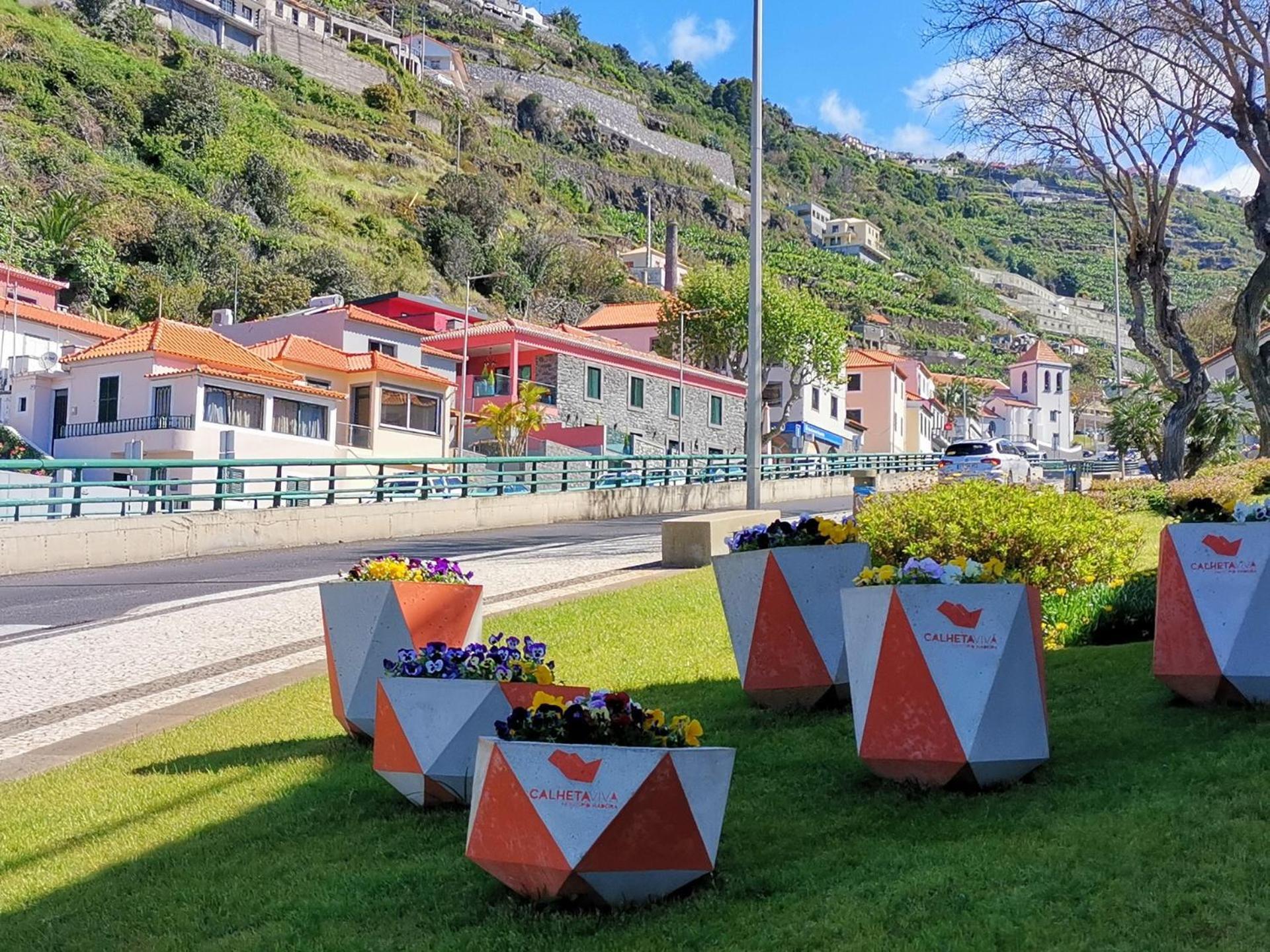 Chale Esmeralda - Charming Studios In Calheta Beach Bagian luar foto