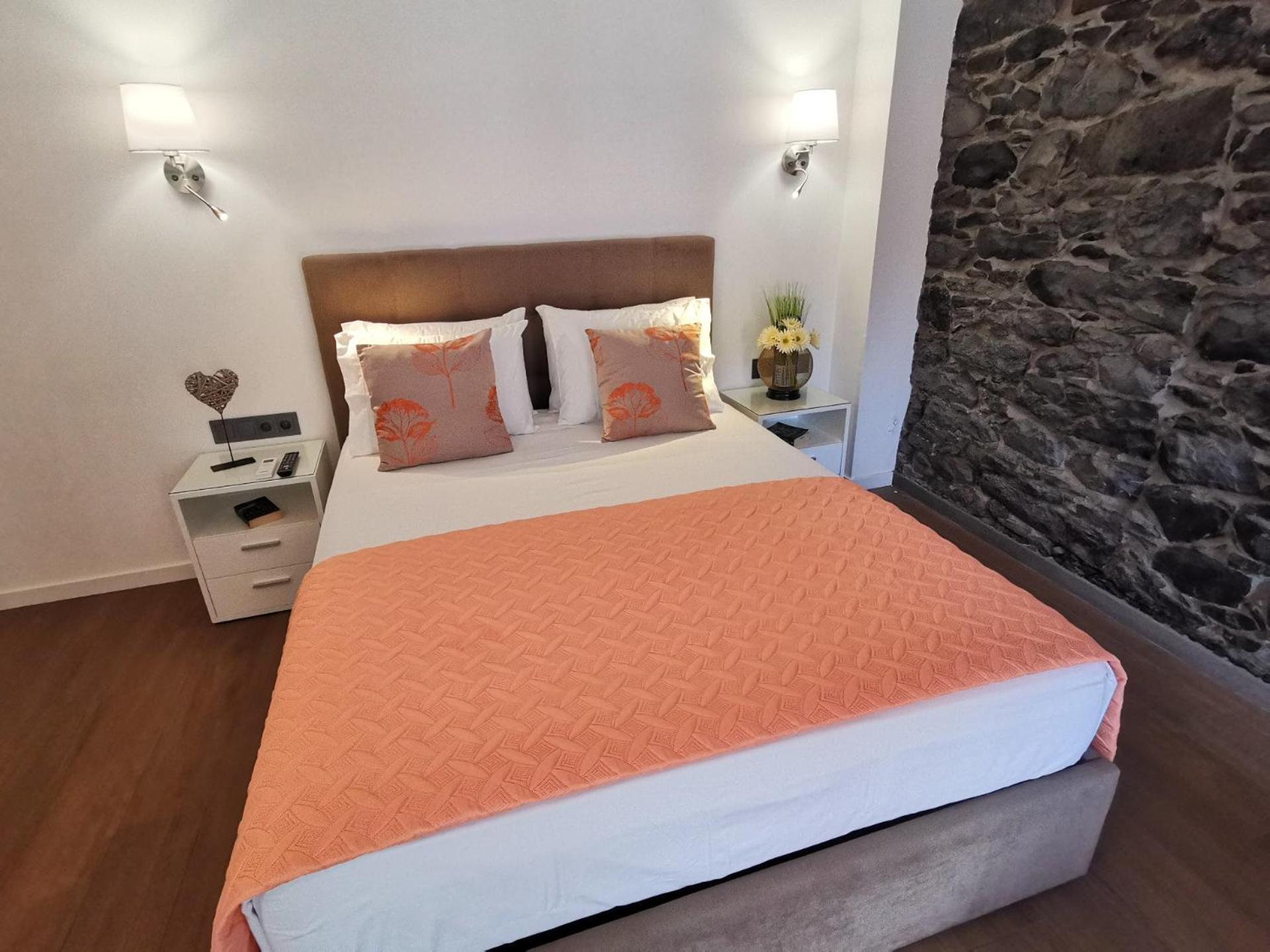 Chale Esmeralda - Charming Studios In Calheta Beach Bagian luar foto