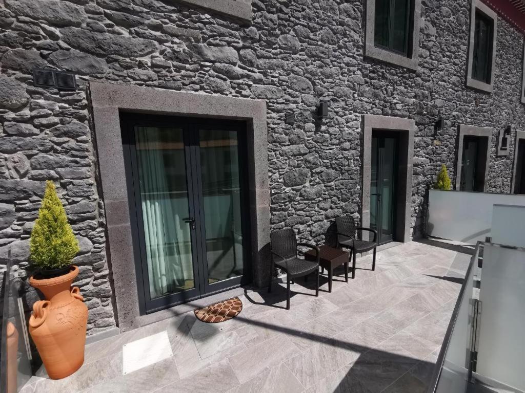 Chale Esmeralda - Charming Studios In Calheta Beach Bagian luar foto